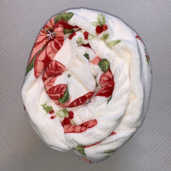 NWT Threshold Plush Sherpa Throw, Fall Decor Floral Pointsettia Design, 50”x60” - Picture 4 of 12